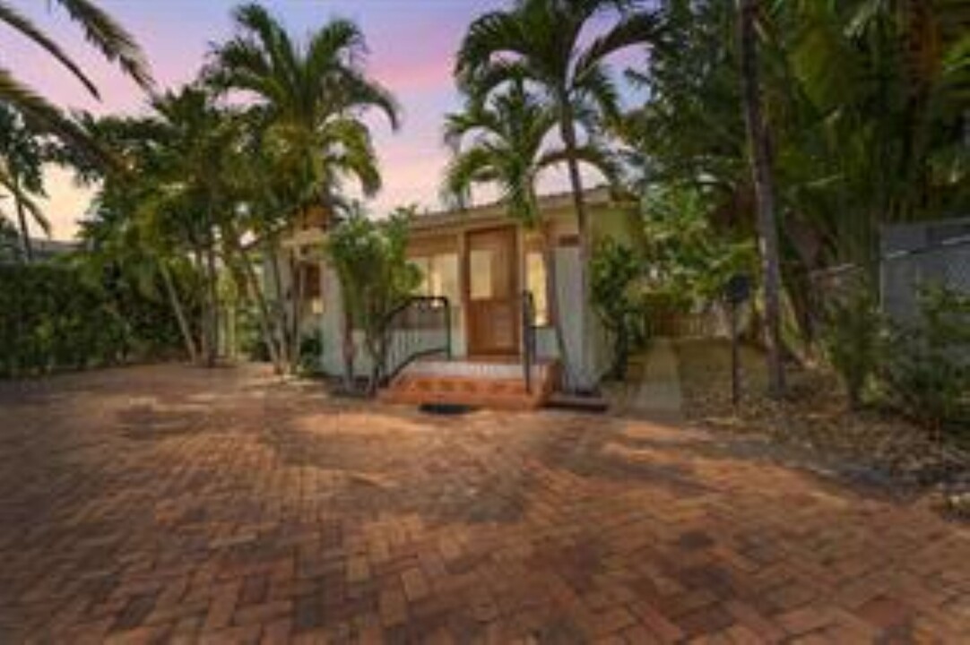 609 NE 9th Ave in Fort Lauderdale, FL - Building Photo