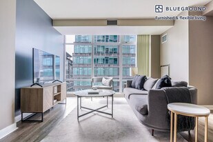 989 112th Ave NE in Bellevue, WA - Building Photo