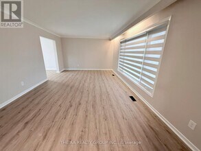 65 Hillside Dr in Brampton, ON - Building Photo - Building Photo