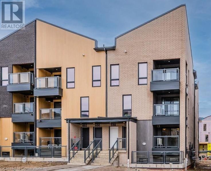 596 Benninger Dr in Kitchener, ON - Building Photo