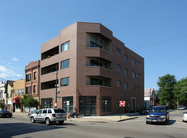 2933 N Milwaukee Ave in Chicago, IL - Building Photo - Building Photo