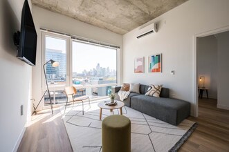 521 50th Ave, Unit 3C in Long Island City, NY - Building Photo - Building Photo