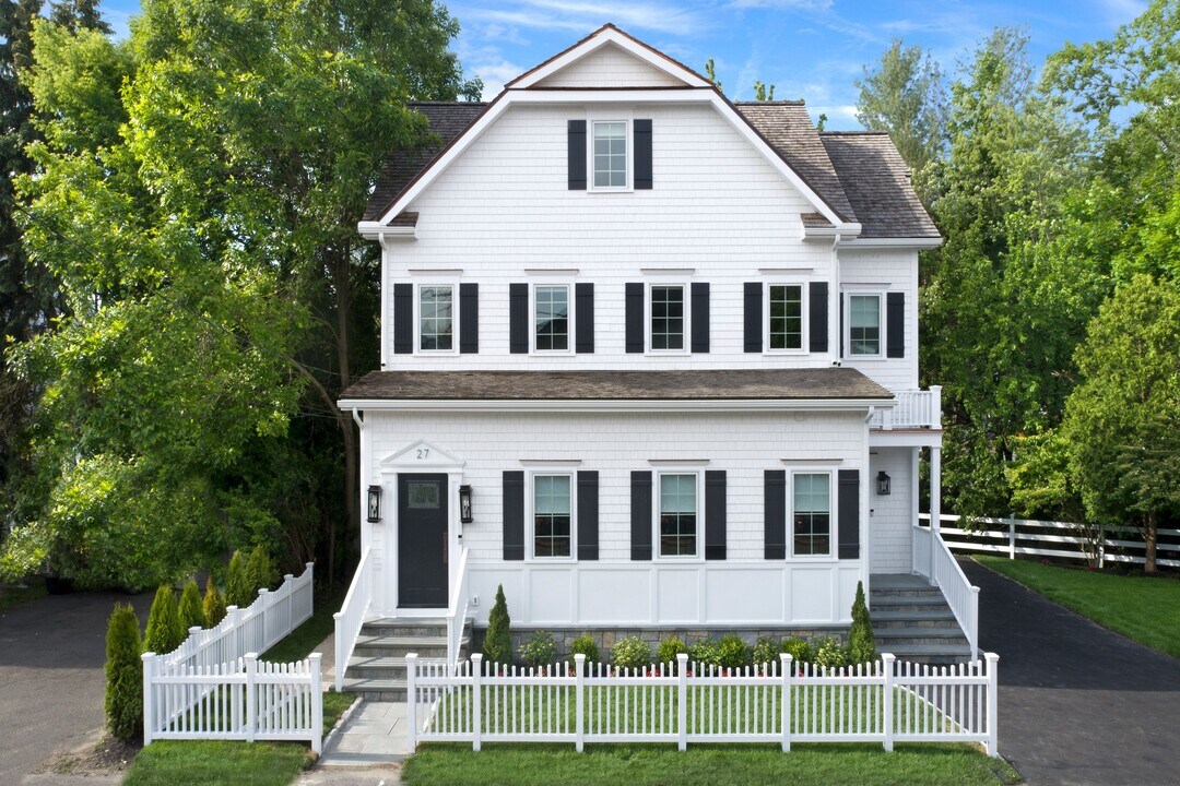 27 Bridge St in Greenwich, CT - Building Photo