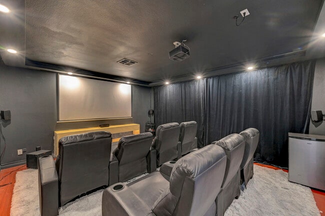 2136 Birch Gray Dr, Unit Room 2 in Las Vegas, NV - Foto de edificio - Building Photo