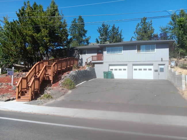 1911 N Eldorado Ave in Klamath Falls, OR - Building Photo - Building Photo