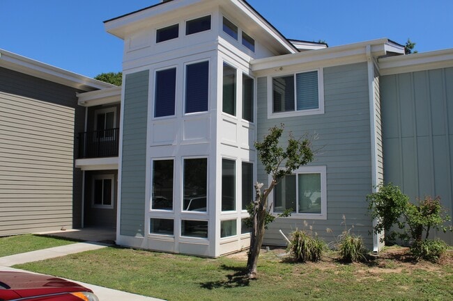 277 Alexandra Drive, Unit 4