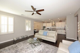 10072 E Bell Rd in Scottsdale, AZ - Building Photo - Building Photo