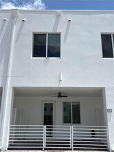 6450 NW 102nd Ct in Doral, FL - Foto de edificio - Building Photo
