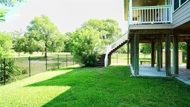 201 Rue Orleans St in Baytown, TX - Building Photo - Building Photo