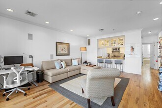 277 Grand St in Jersey City, NJ - Building Photo - Building Photo