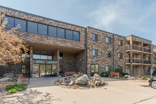 Park Place Apartment in Burnsville, MN - Building Photo