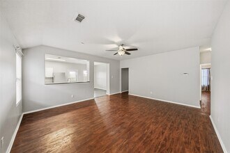 11635 Pebble Sands Dr in Tomball, TX - Foto de edificio - Building Photo