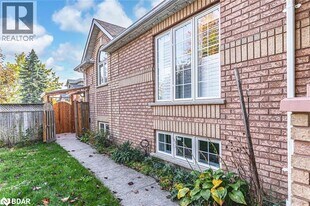 1 Shady Glen Crescent in Caledon, ON - Building Photo