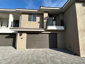 2121 W Sonoran Desert Dr in Phoenix, AZ - Foto de edificio - Building Photo