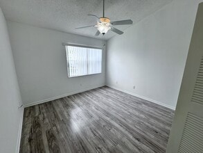 2512 Woodgate Blvd in Orlando, FL - Building Photo - Building Photo