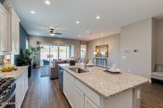 2034 W Yellowbird Ln in Phoenix, AZ - Building Photo - Building Photo