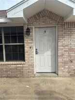 10 10th St in Edinburg, TX - Building Photo
