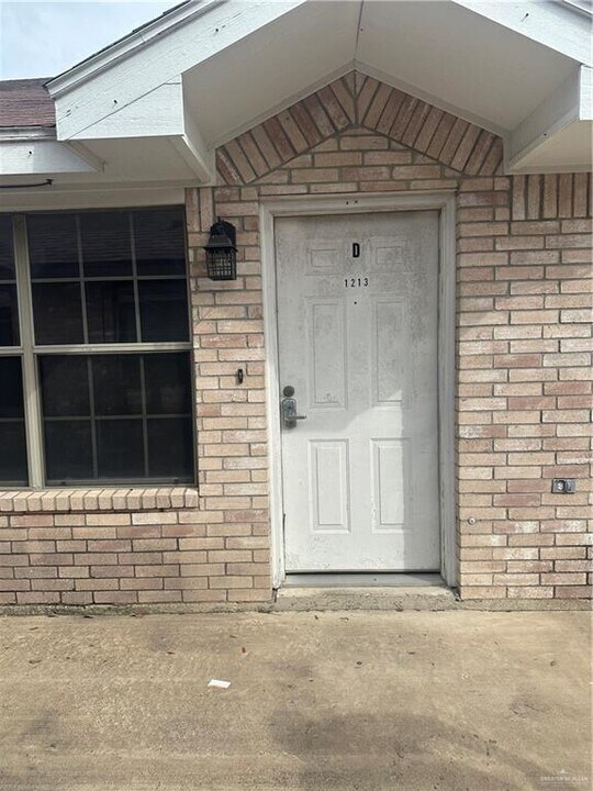 1213 Prosperity Dr in Edinburg, TX - Building Photo