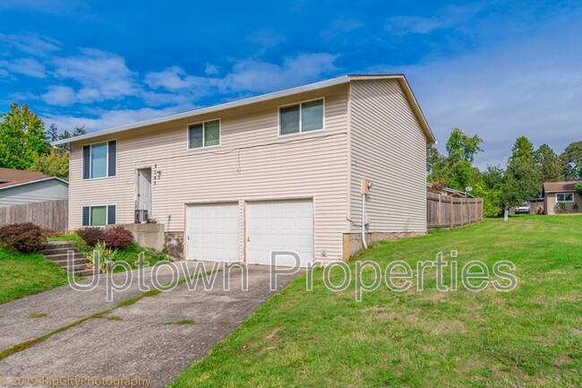 8145 SW Thorn St in Tigard, OR - Building Photo - Building Photo