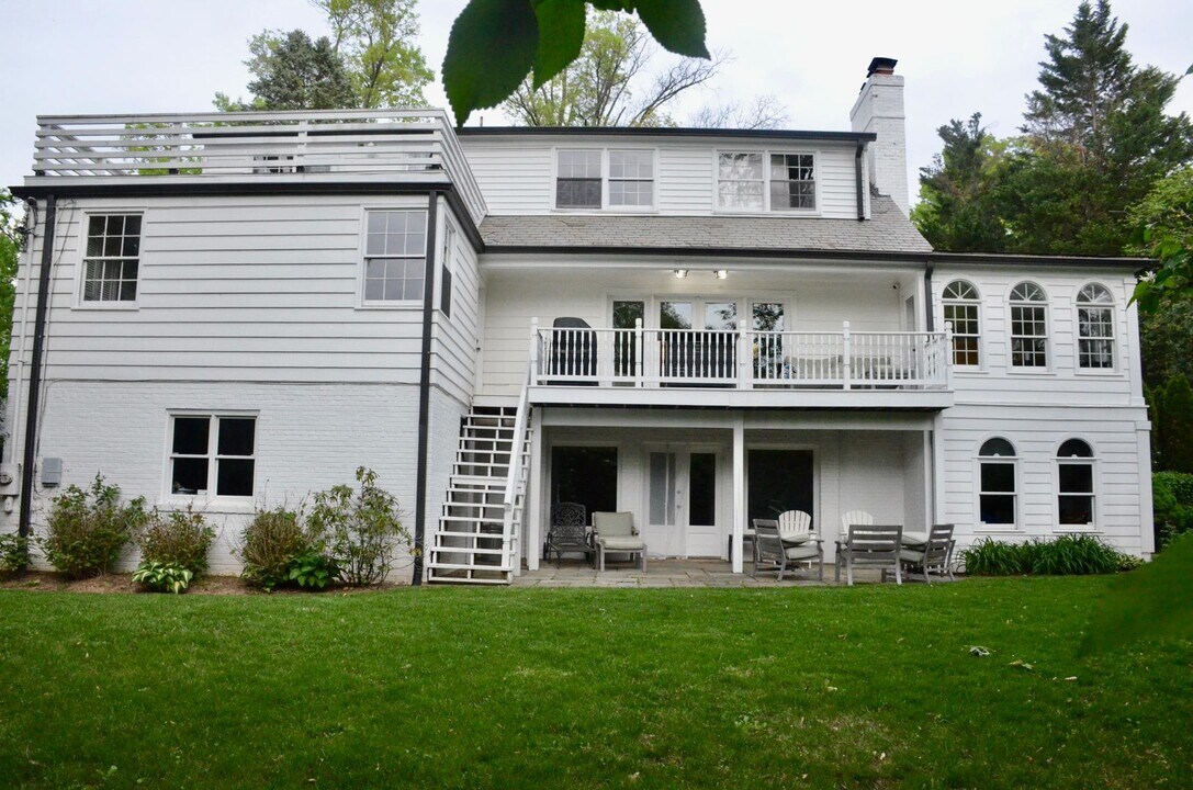 5100 Upton St NW in Washington, DC - Building Photo