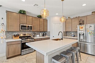 10331 Western Pine Ave in Las Vegas, NV - Building Photo