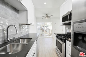 1007 Ocean Park Blvd in Santa Monica, CA - Building Photo - Building Photo