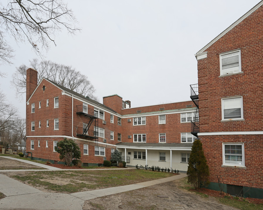 Maple Tree Apartments in Patchogue, NY - Building Photo