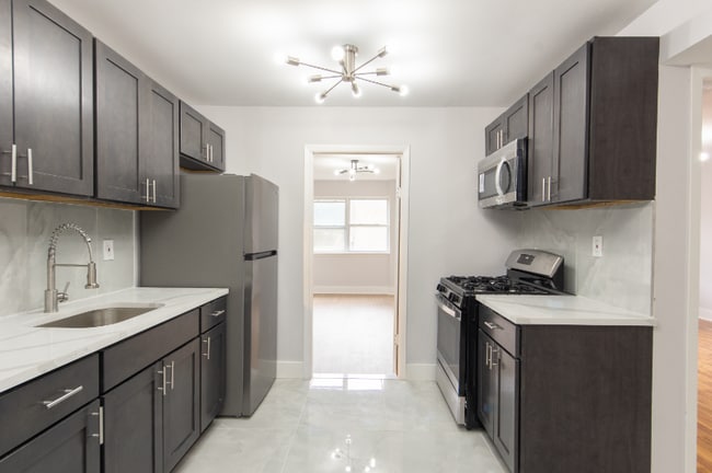 1903 Country Ln in Ewing Township, NJ - Foto de edificio - Building Photo