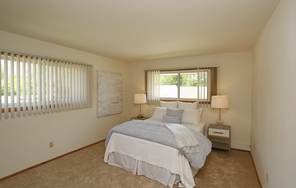 Village In The Park Greendale, WI Apartments