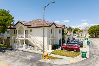 Ibis Villas at Doral in Miami, FL - Building Photo - Building Photo