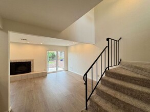 9923 Paseo Montalban in San Diego, CA - Foto de edificio - Building Photo