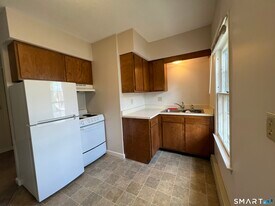 261 Broad St in Meriden, CT - Building Photo