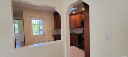 56 Marlboro Rd, Unit 1st Floor in Valley Stream, NY - Foto de edificio - Building Photo