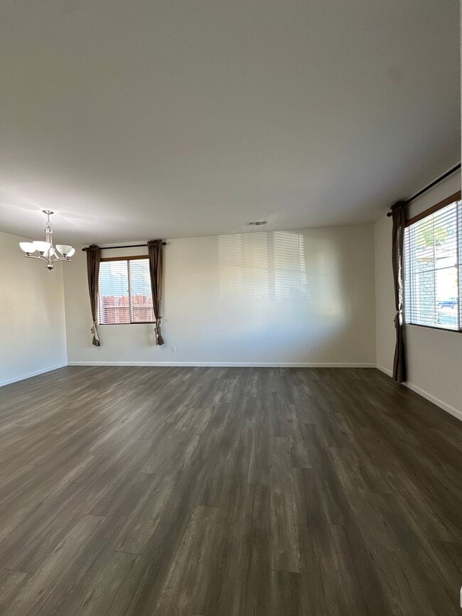 8715 Winterfest Way in Elk Grove, CA - Building Photo - Building Photo