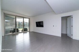 15 Morris Ave, Unit 405 in Long Branch, NJ - Foto de edificio - Building Photo