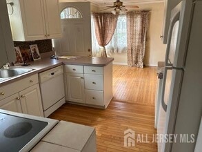 1515 Thomas Ave in North Brunswick, NJ - Building Photo - Building Photo