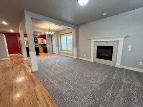 2137 N Eagle Creek Ln in Eagle, ID - Building Photo - Building Photo