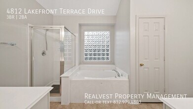 4812 Lakefront Terrace Dr in Pearland, TX - Building Photo - Building Photo