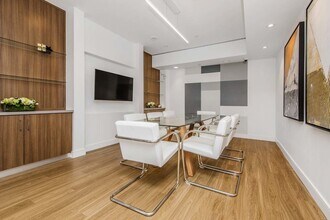 455 S Kenmore Ave in Los Angeles, CA - Building Photo - Building Photo