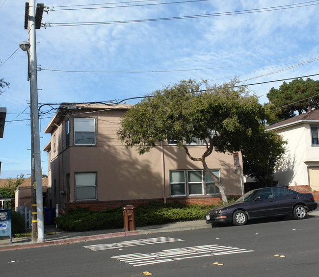 5009-5015 Barrett Ave in Richmond, CA - Building Photo - Building Photo