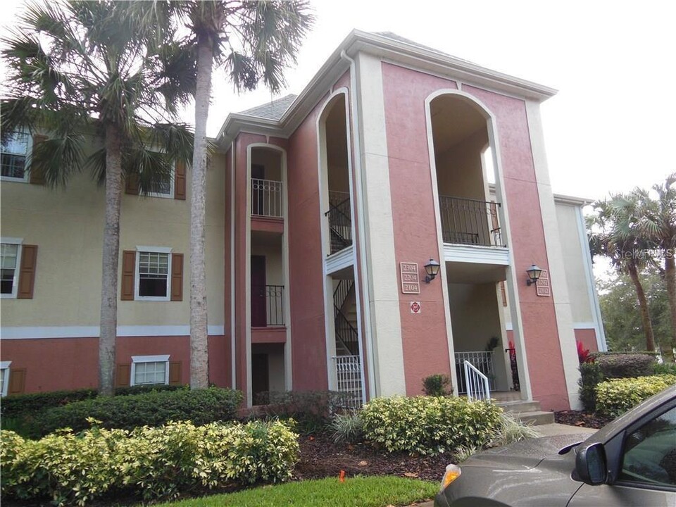 2304 Clubside Dr in Longwood, FL - Building Photo