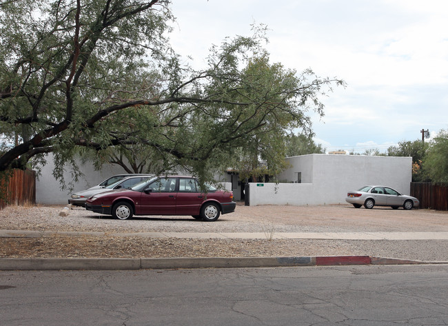 1612 E 8th St in Tucson, AZ - Foto de edificio - Building Photo