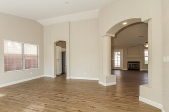 824 E Rose Marie Ln in Phoenix, AZ - Building Photo - Building Photo