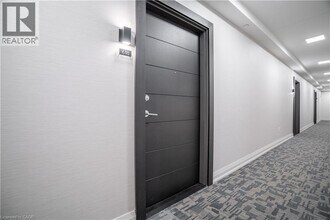 212 King William St in Hamilton, ON - Building Photo - Building Photo