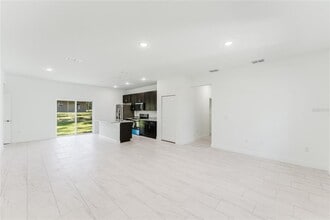 627 W Glenhaven Dr in Citrus Springs, FL - Building Photo - Building Photo