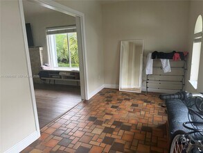 5116 SW 57th Ave in Miami, FL - Building Photo - Building Photo