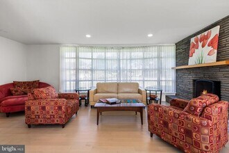 418 School Ln in Wayne, PA - Building Photo - Building Photo
