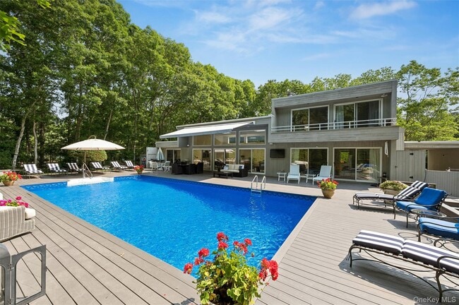 property at 16 Elizabeth Ln