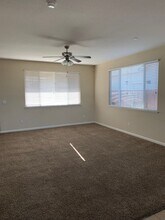1278 Greenbrier Dr in Hanford, CA - Building Photo - Building Photo