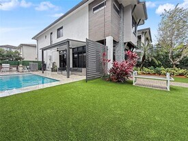 8222 NW 51st Terrace in Doral, FL - Building Photo